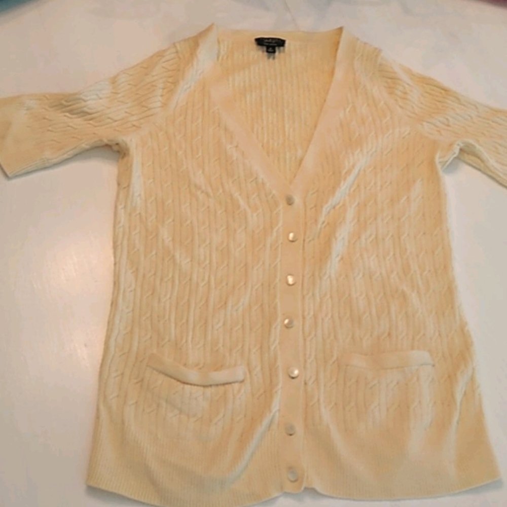 Talbots pale yellow button down sweater 🌼🐦